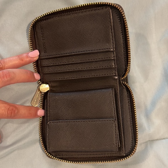 Michael Kors wallet - Picture 3 of 3